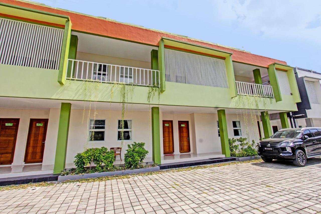 Capital O 91384 Rintaka Residence Senggigi Eksteriør billede
